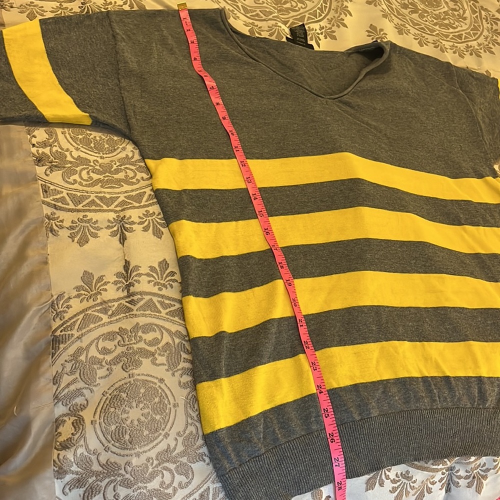 Lane Bryant, Gray and yellow 3/4 sleeve sweater, size 14 - Picture 10 of 11